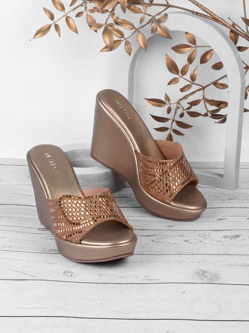 Wedge heels metro clearance