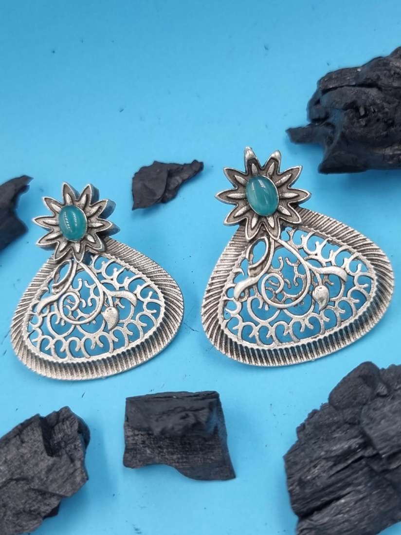 Myntra silver earrings shop