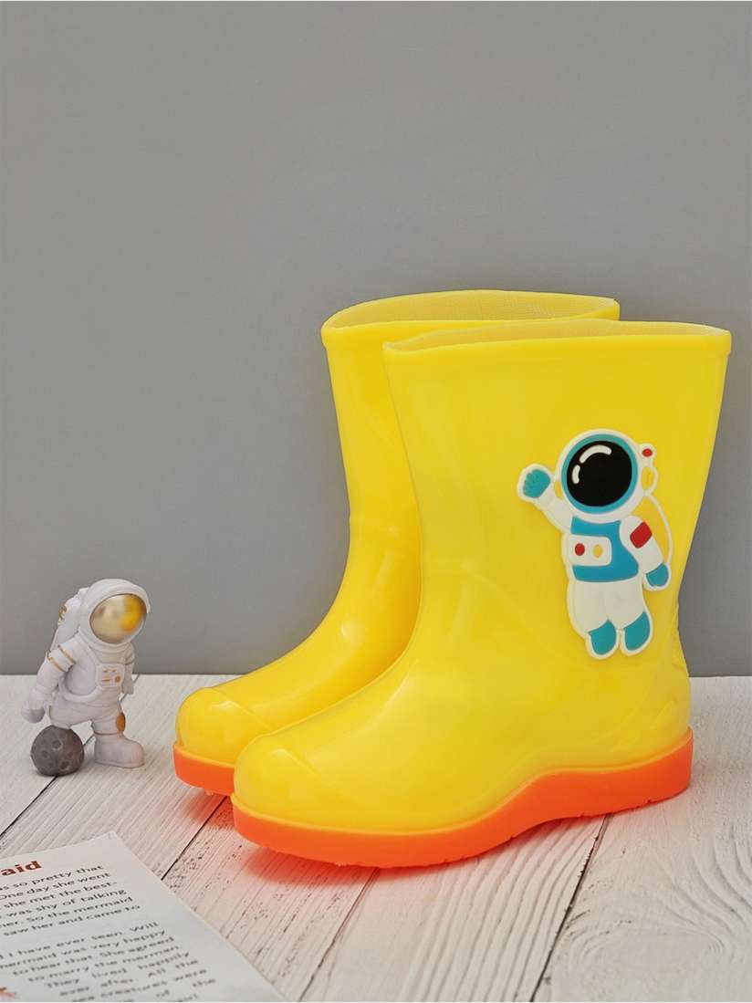 Yellow bee rain boots top