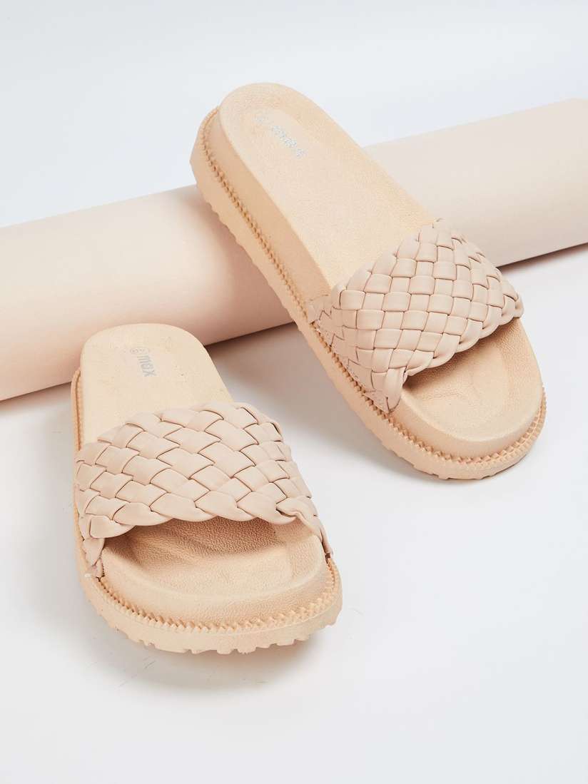 Myntra flip flops store