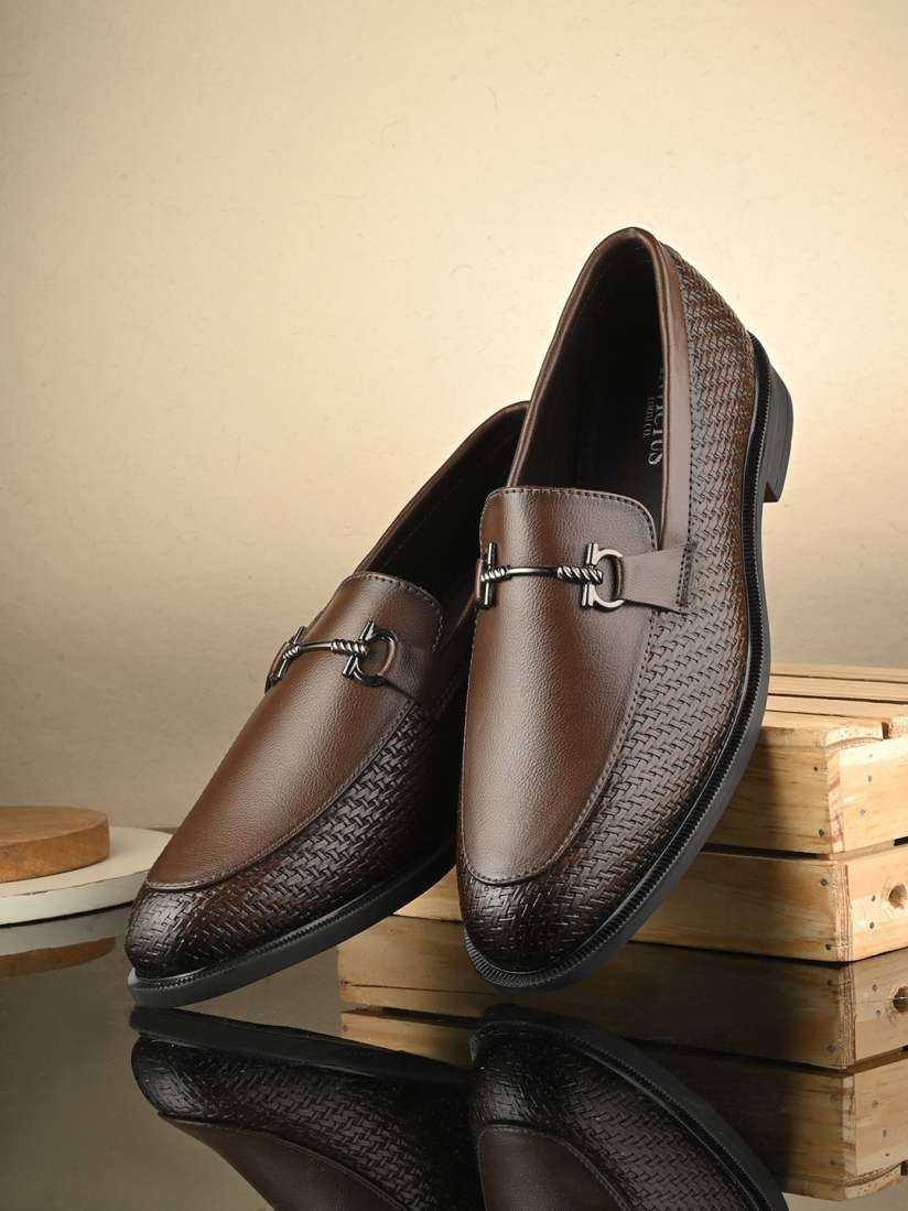 Buy INVICTUS Men Textured Round Toe Formal Loafers Formal Shoes for Men 29938223 Myntra