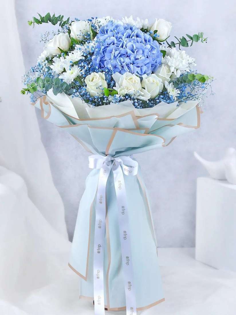 hydrangea and daisy bouquet
