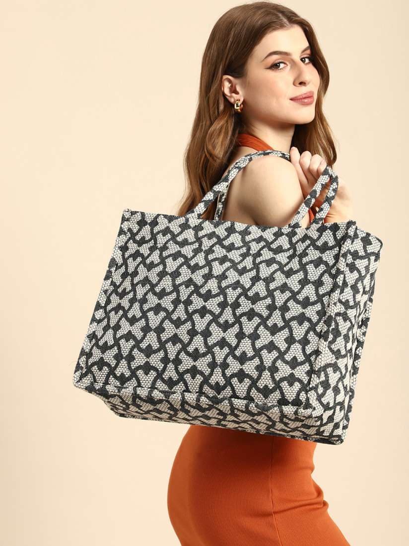 Myntra tote bags store