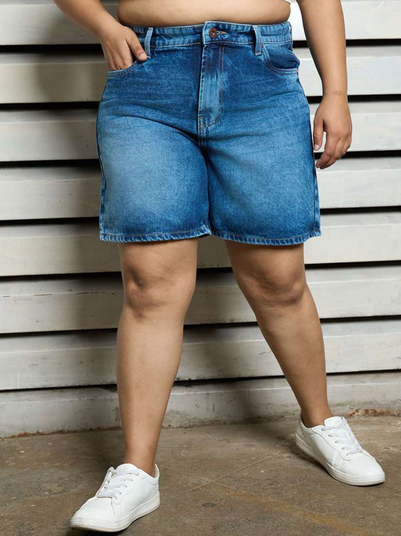 Plus size boyfriend shorts top
