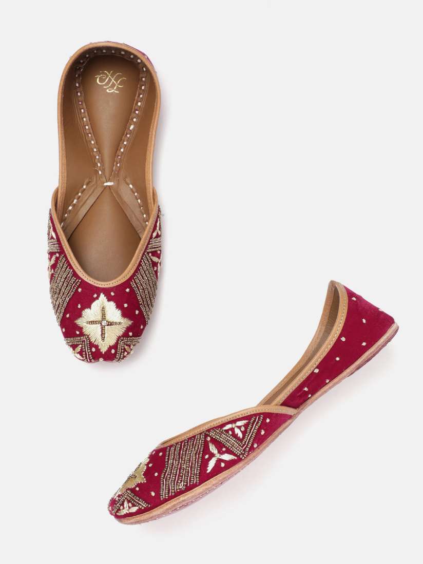 Myntra mojaris discount