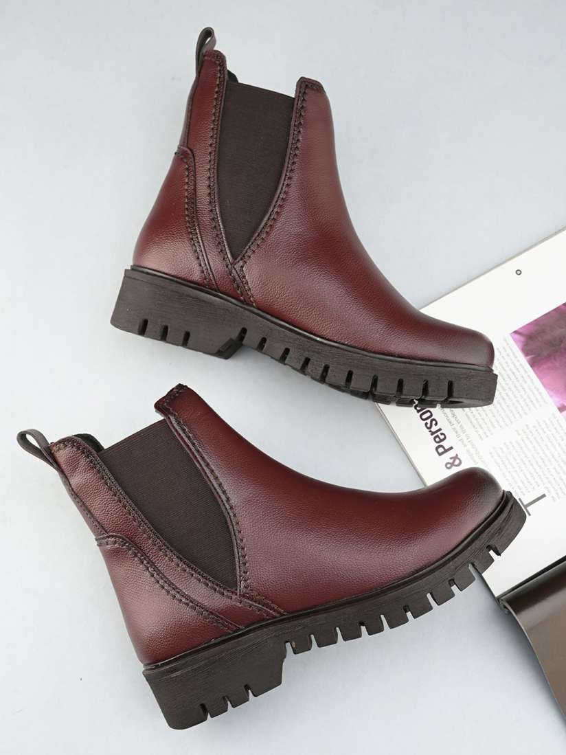 Chelsea boots myntra discount