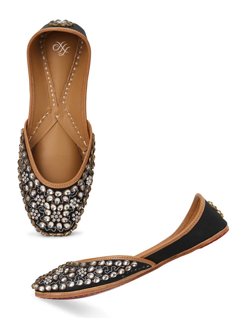 Mojaris myntra deals