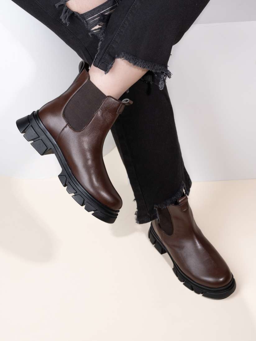 Myntra chelsea boots discount