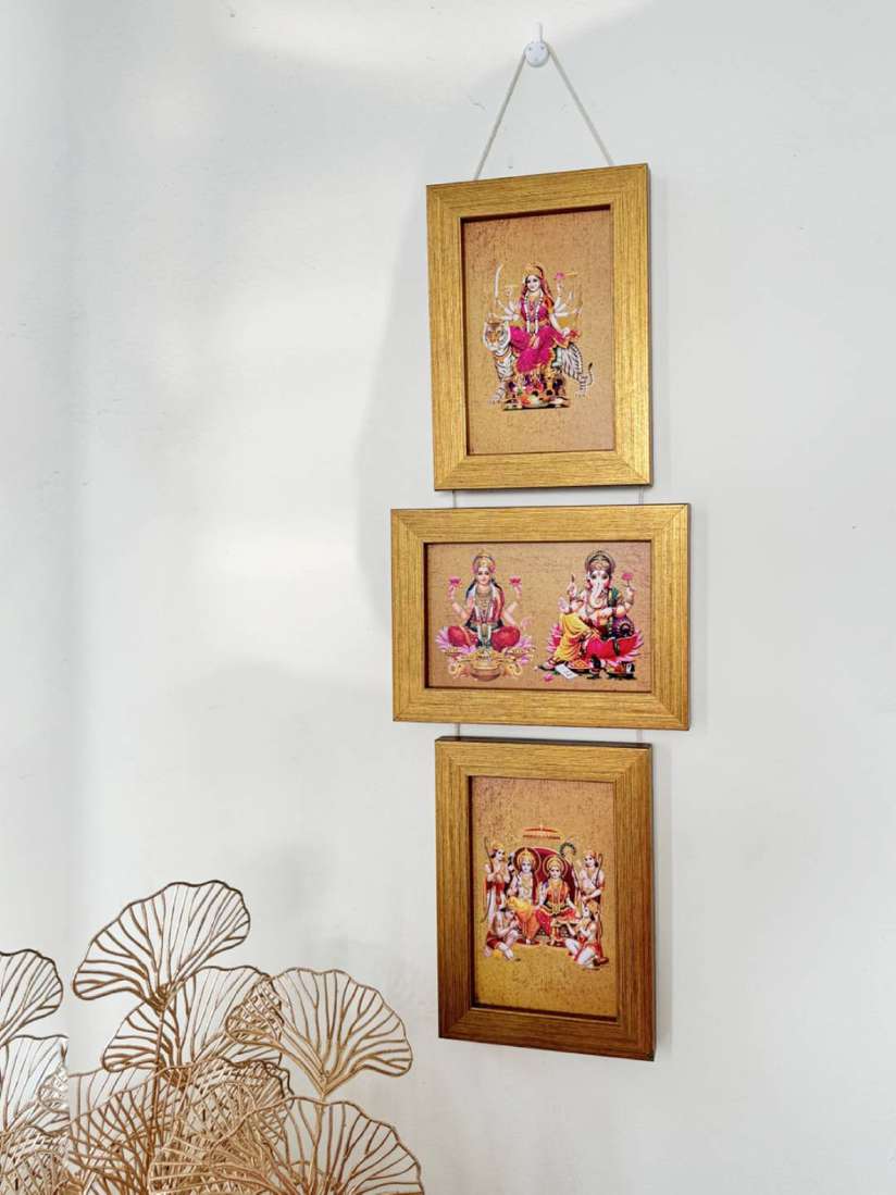 Gold hanging frame 2025