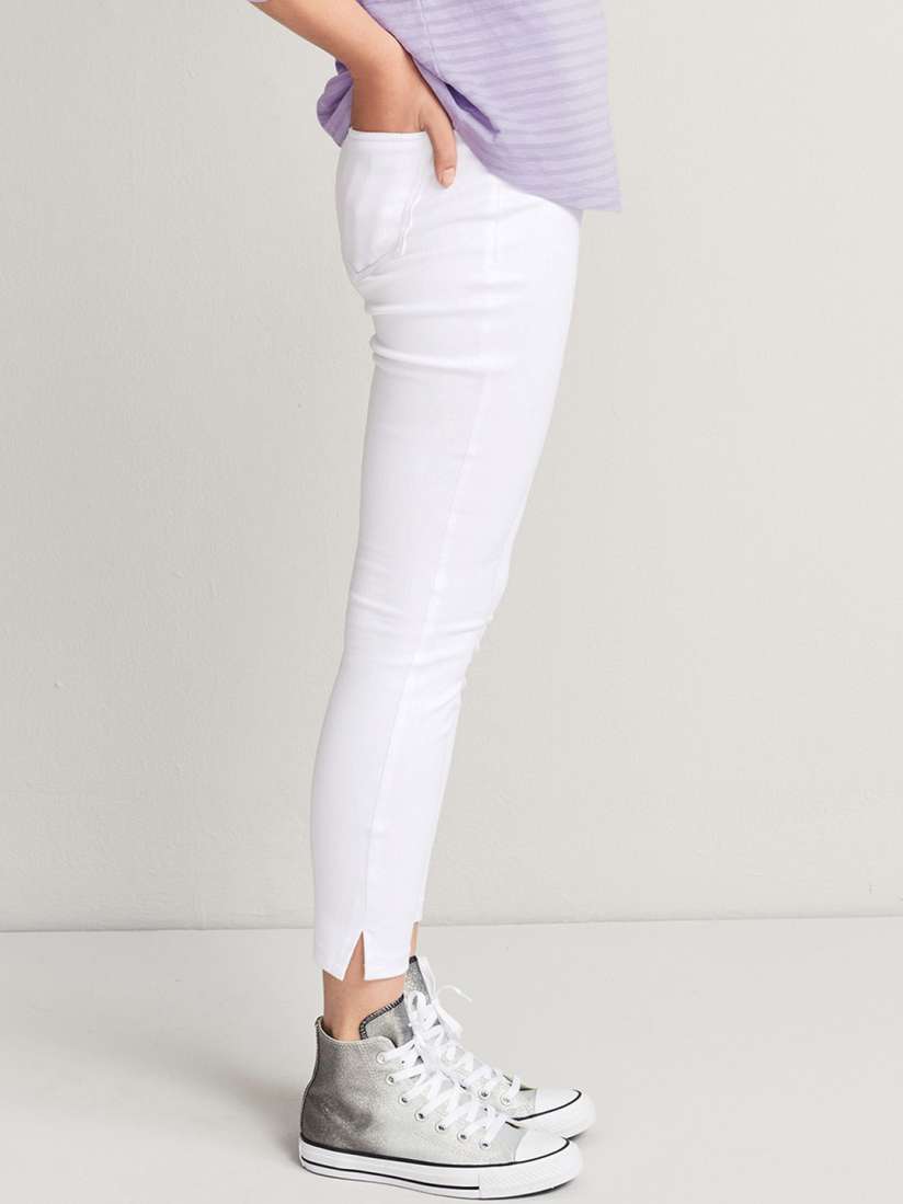 White jeggings myntra top