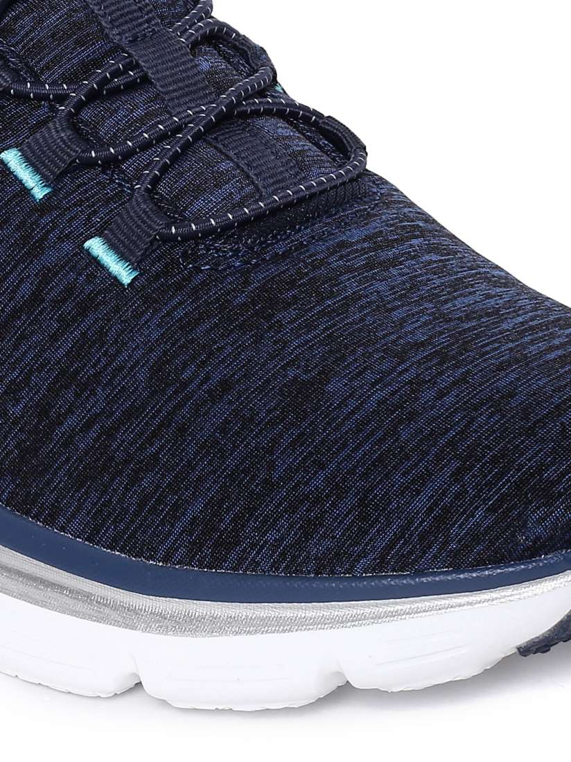 Skechers fashion fit up a level online