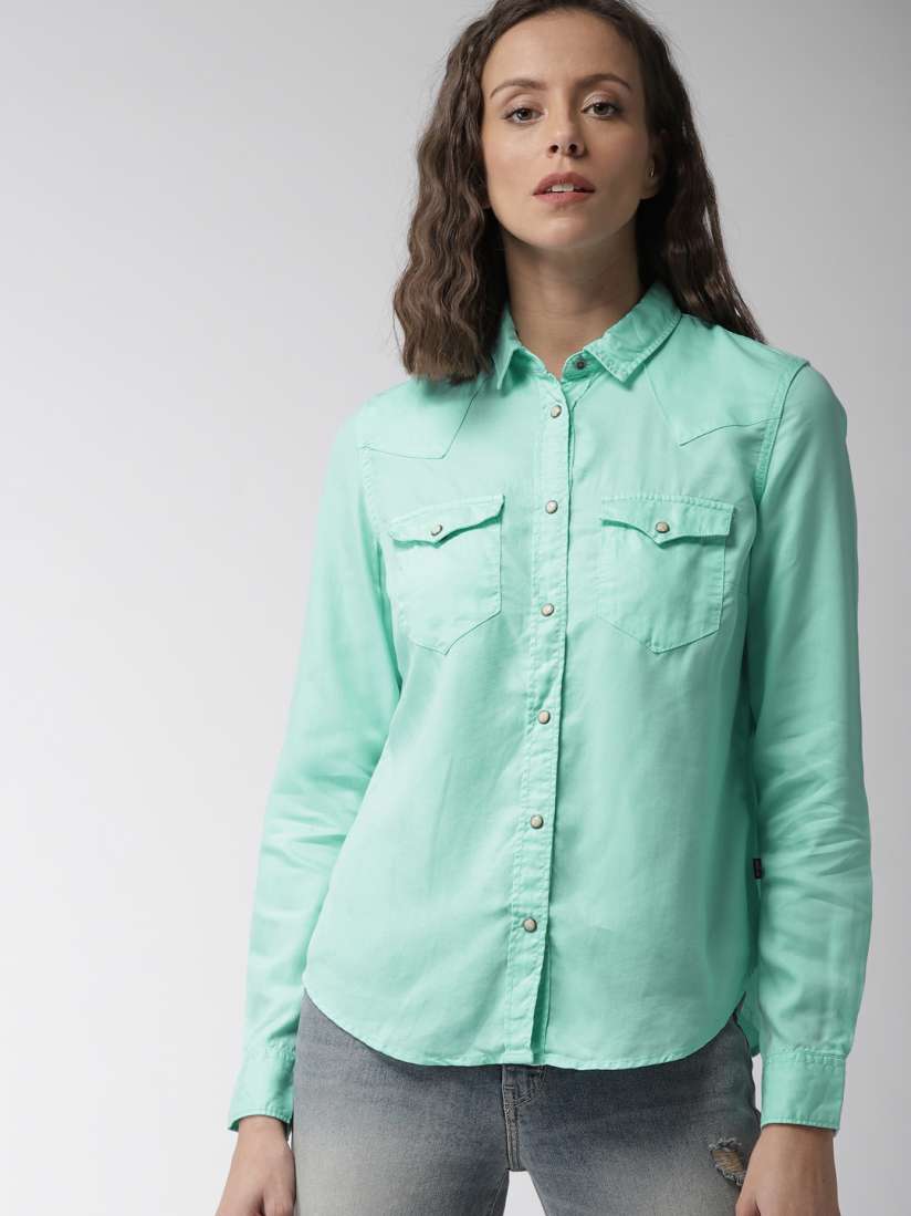 Green levis shirt 2025