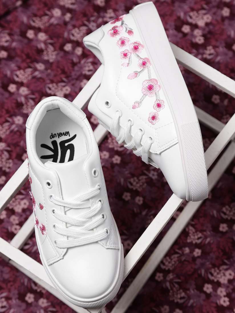 White sneakers with floral embroidery shop
