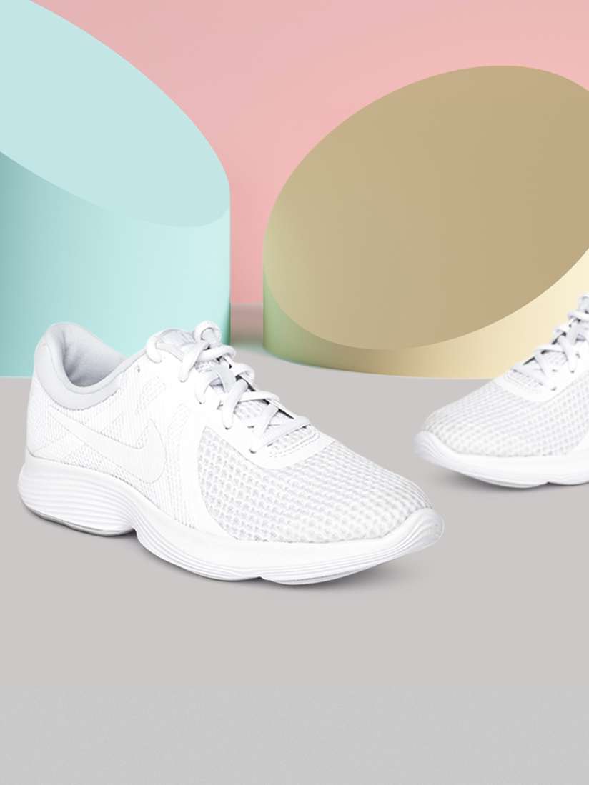 Nike revolution 4 myntra 2025