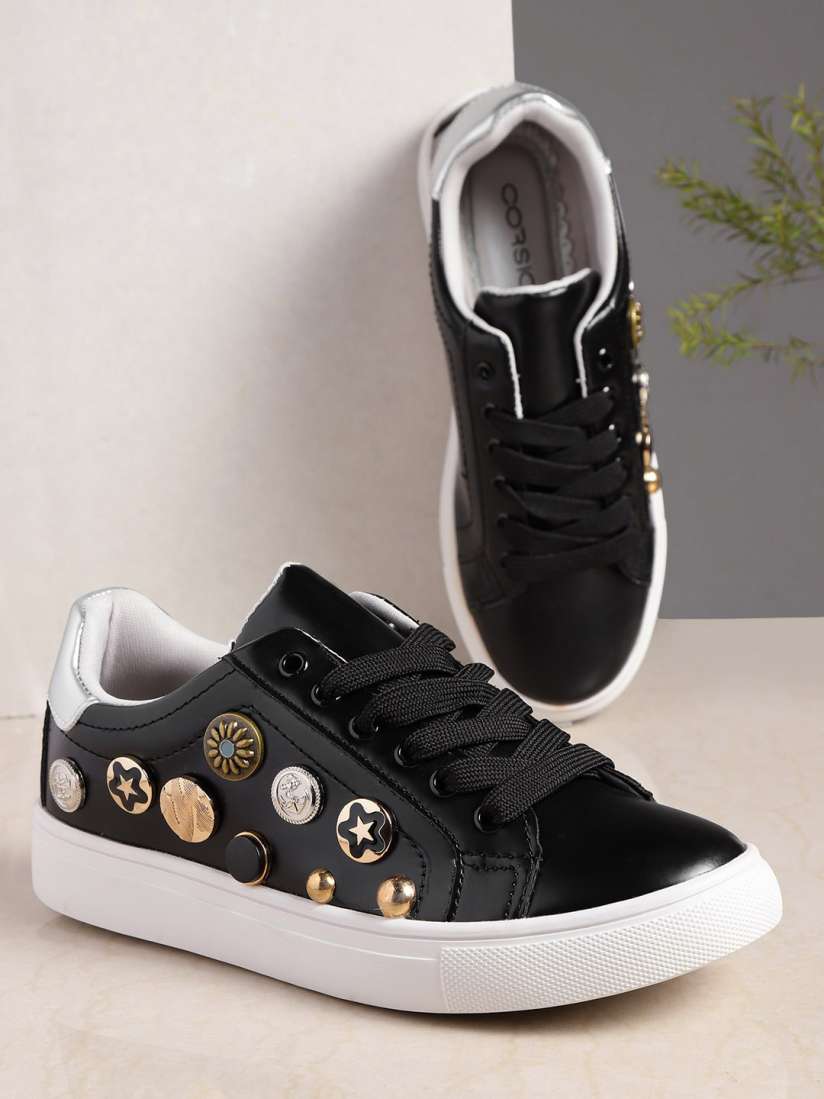 Myntra black sneakers deals