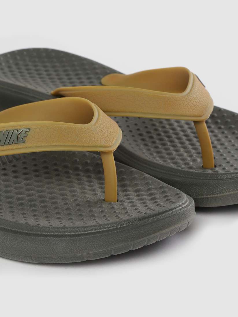 Nike olive green flip flops new arrivals