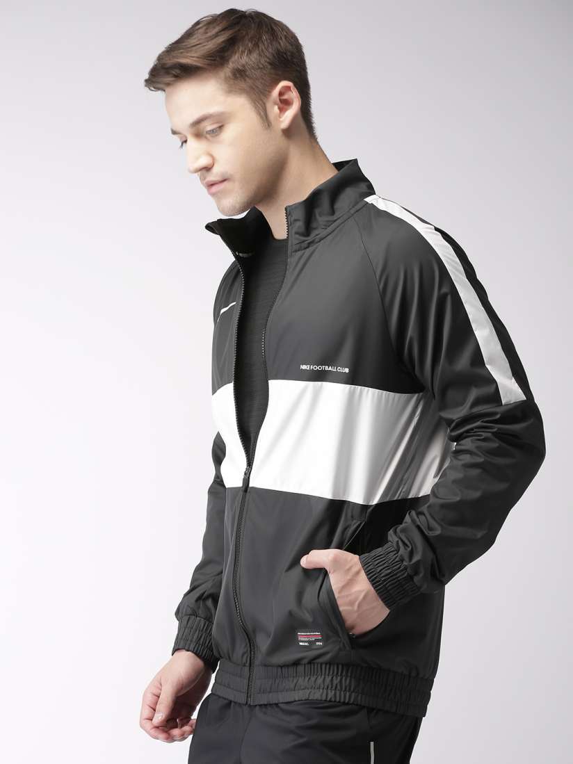 Myntra nike jacket sales