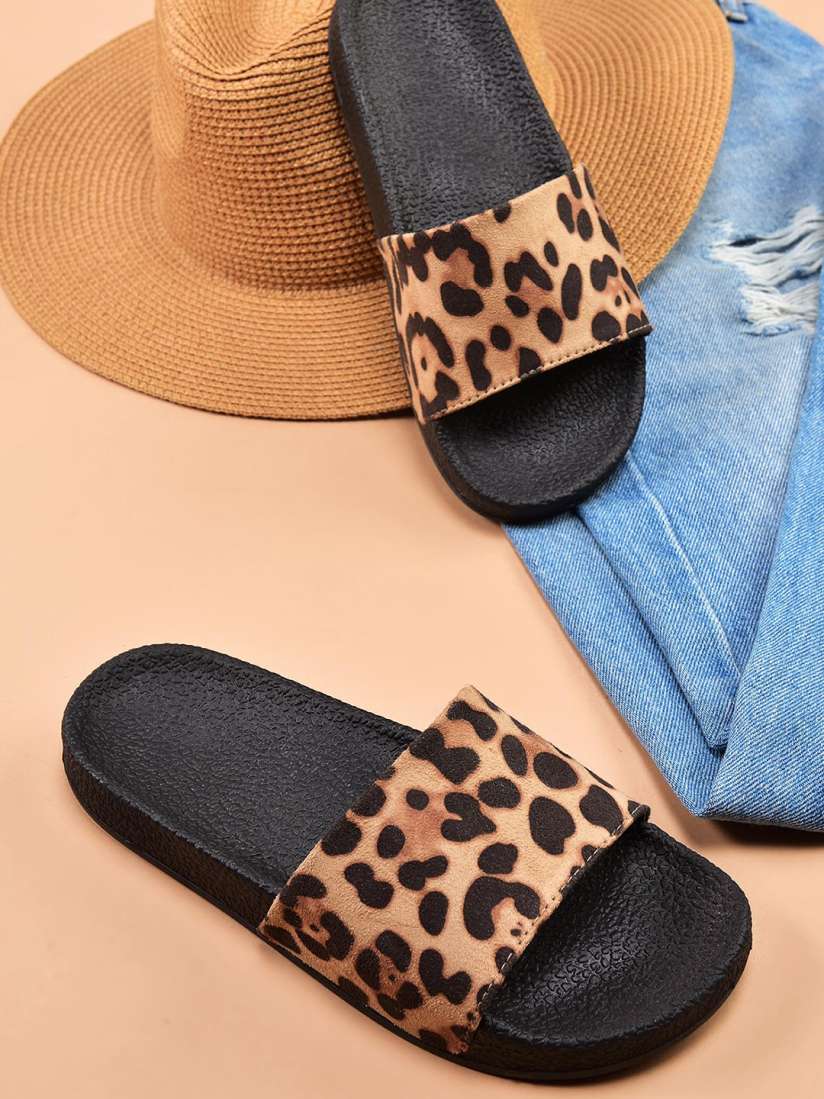 Sliders leopard print top
