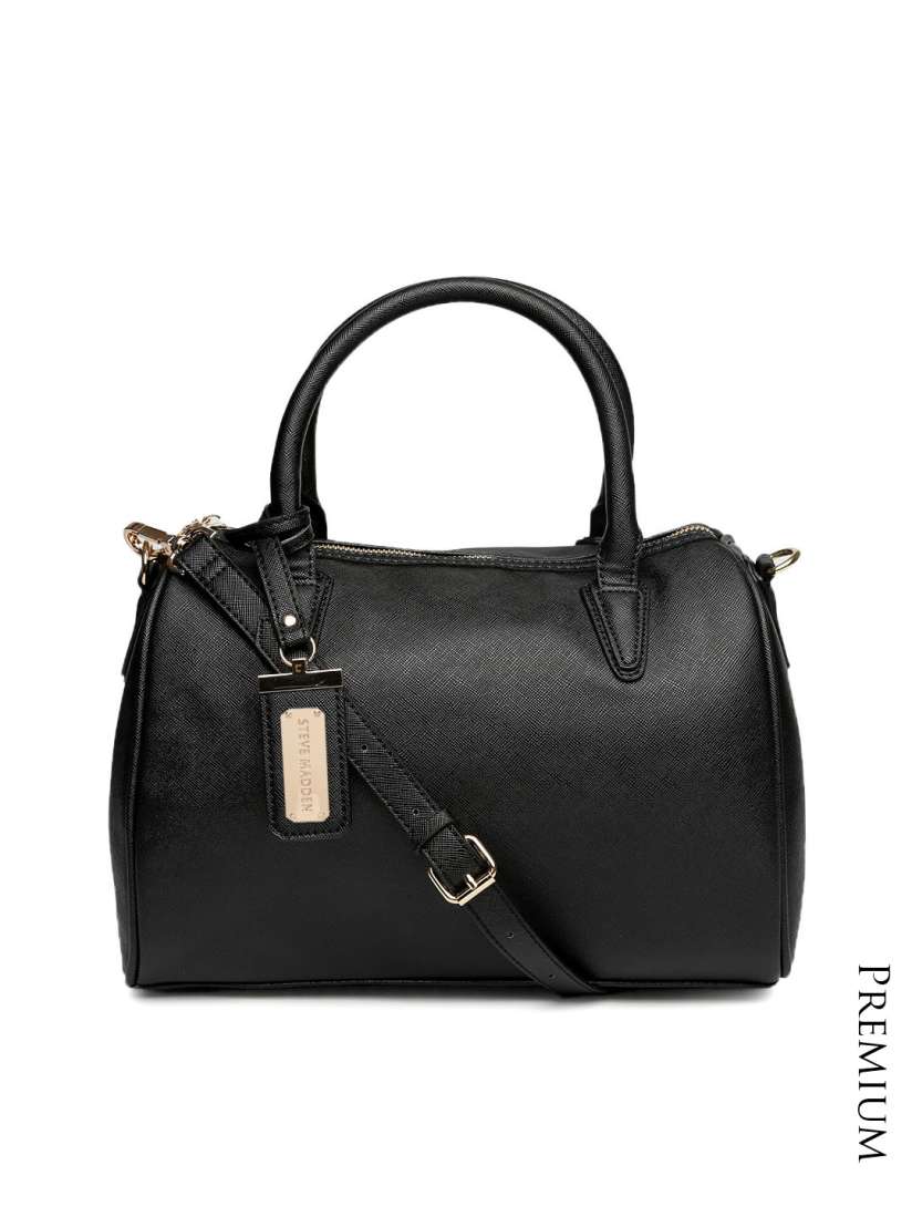 Black handbag myntra 2025