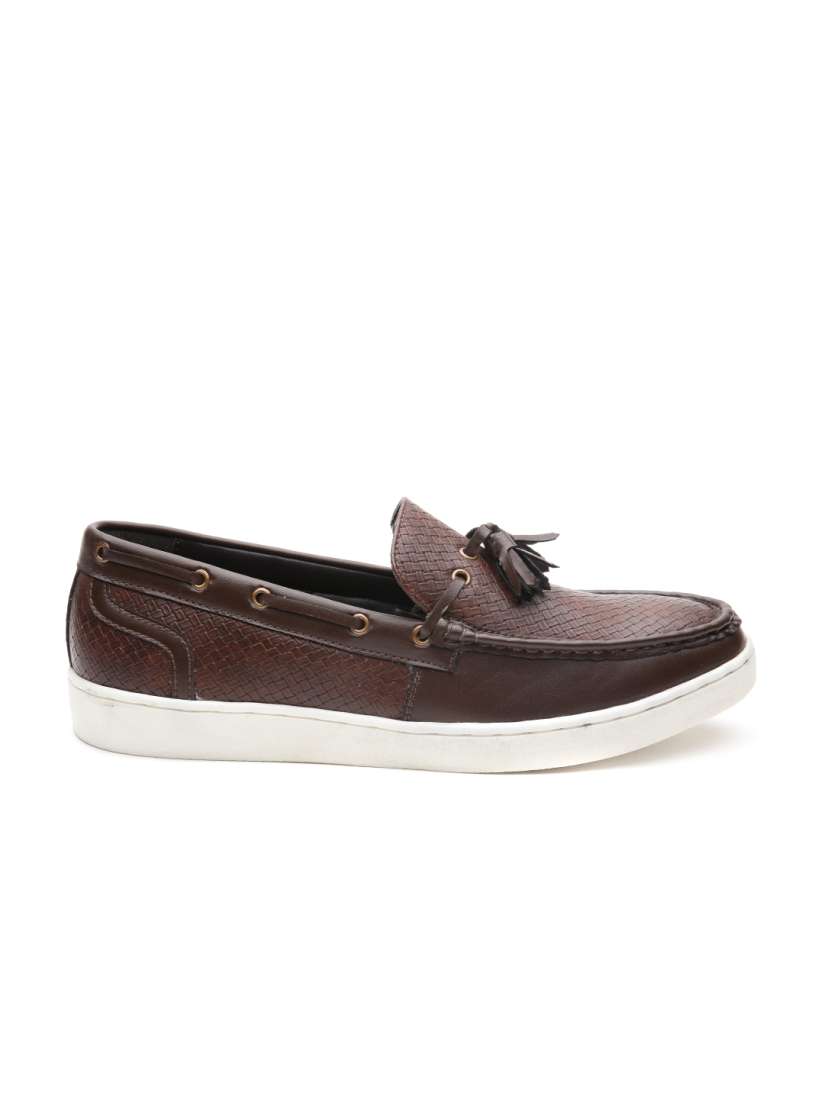 Woven leather boat shoes top