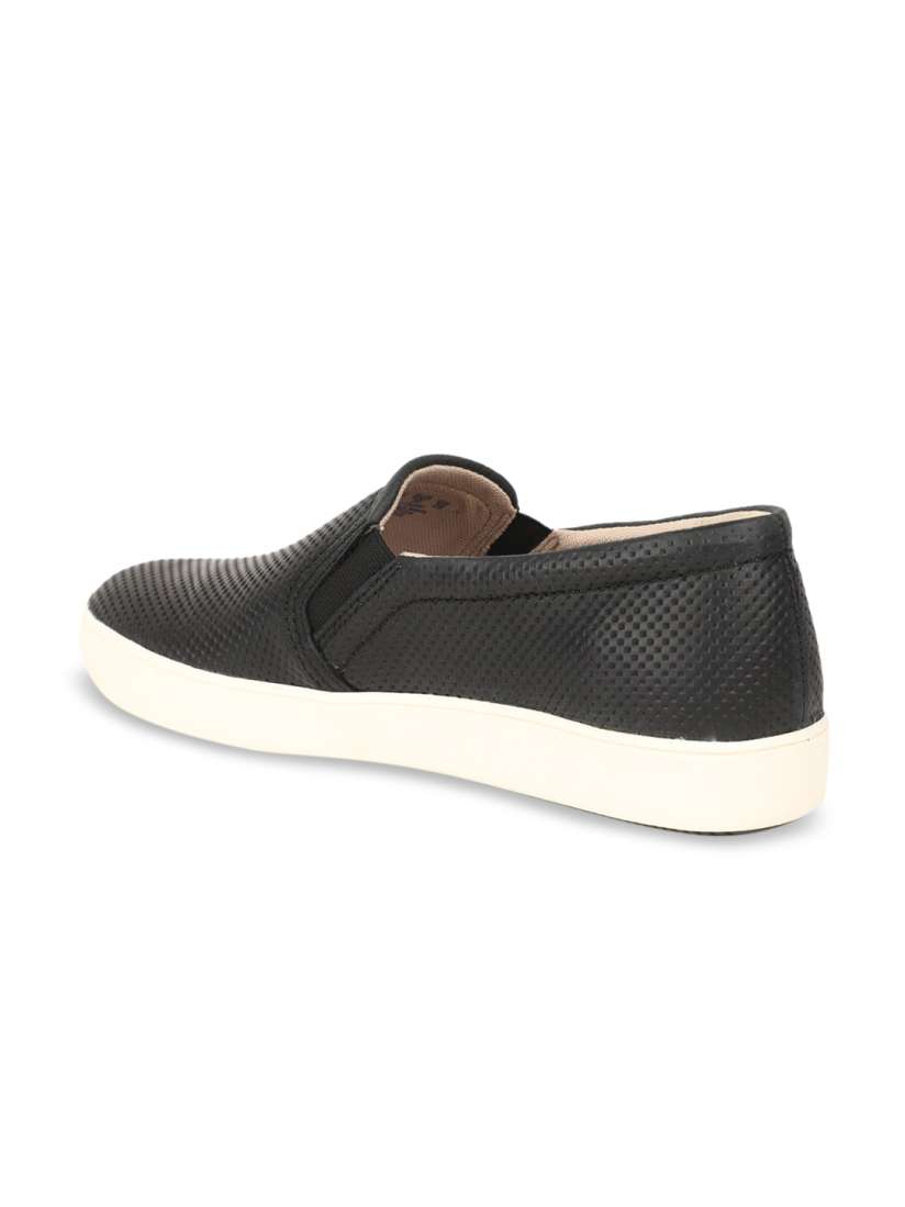 Naturalizer black slip on top