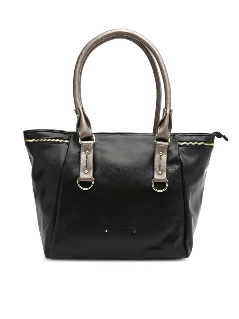 Black handbag myntra 2025