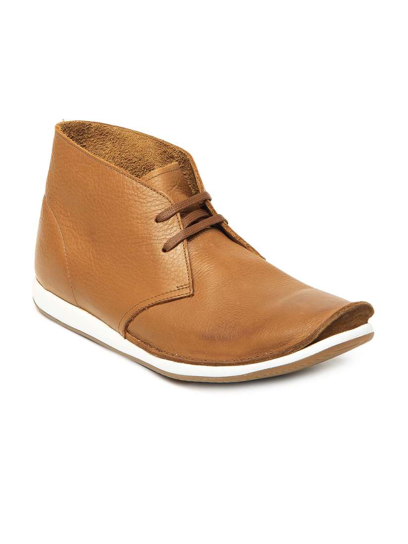Buy Clarks Men Brown Newton Mass Leather Casual Shoes Casual Shoes for Men 189847 Myntra
