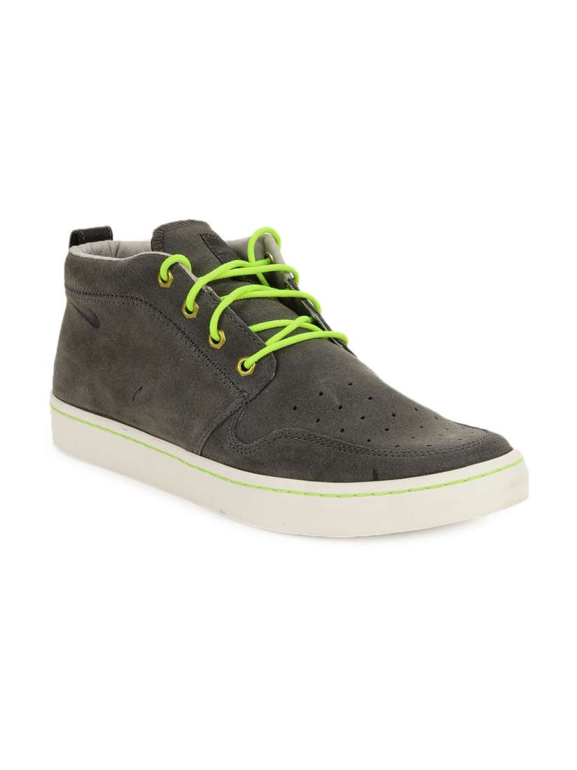 Nike wardour chukka top